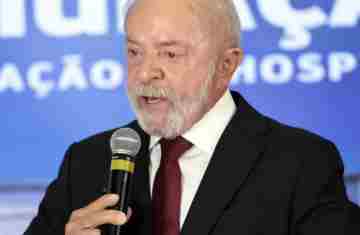 Lula inicia radioterapia após retirada de lesão no couro cabeludo